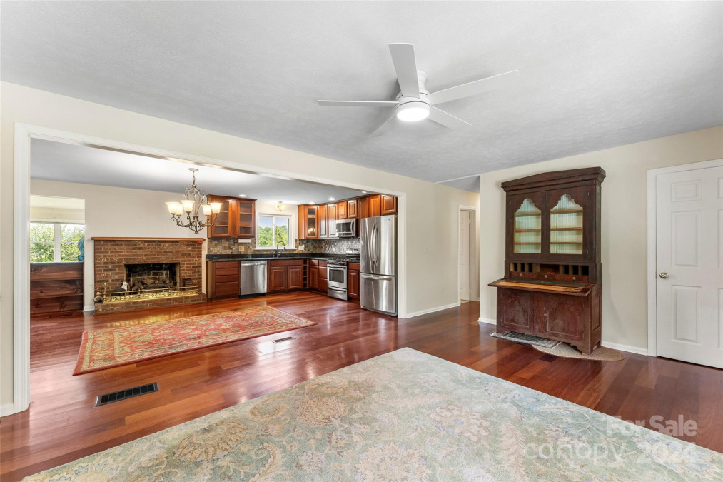 50 Lofty Pine Ln Mills River, NC 28759