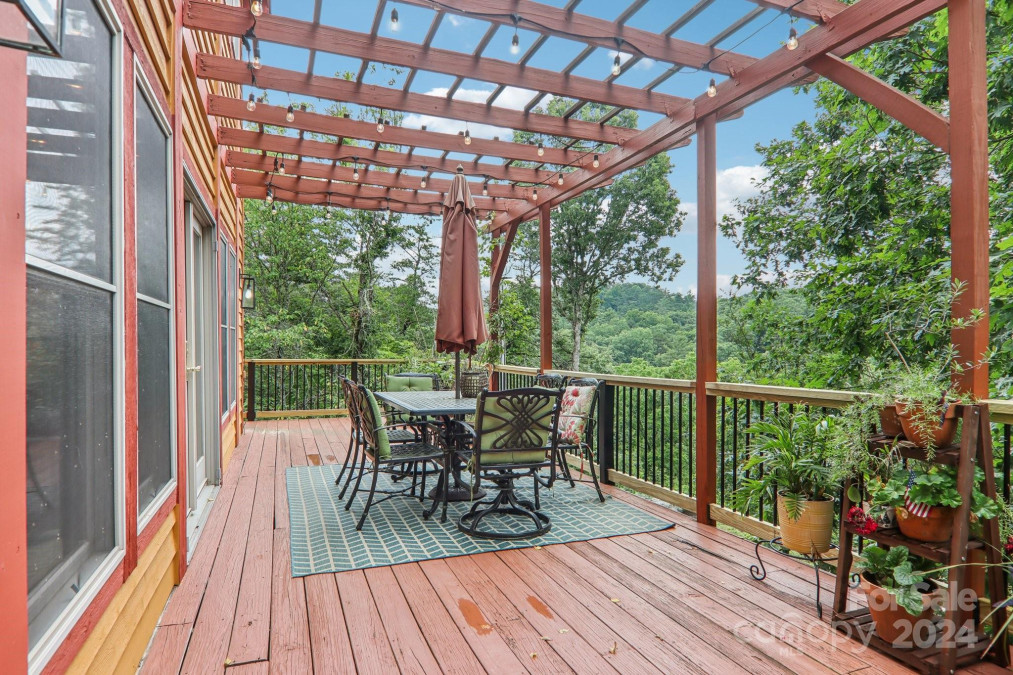 15 Mountain Tea Ln Alexander, NC 28701