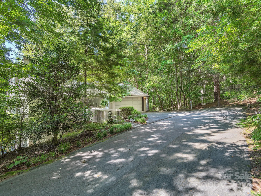 32 Cedarwood Ln Asheville, NC 28803