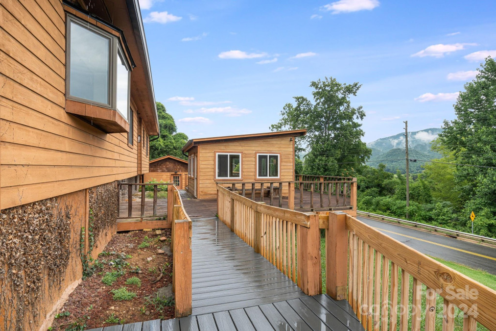 529 Us 25 70 Hw Hot Springs, NC 28743