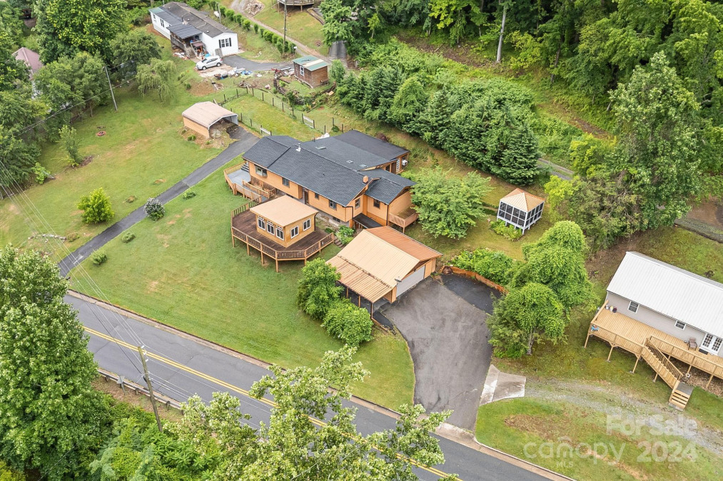 529 Us 25 70 Hw Hot Springs, NC 28743