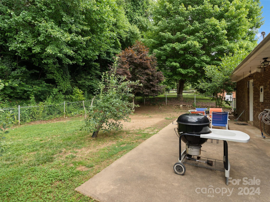 121 Auburn Park Dr Waynesville, NC 28786