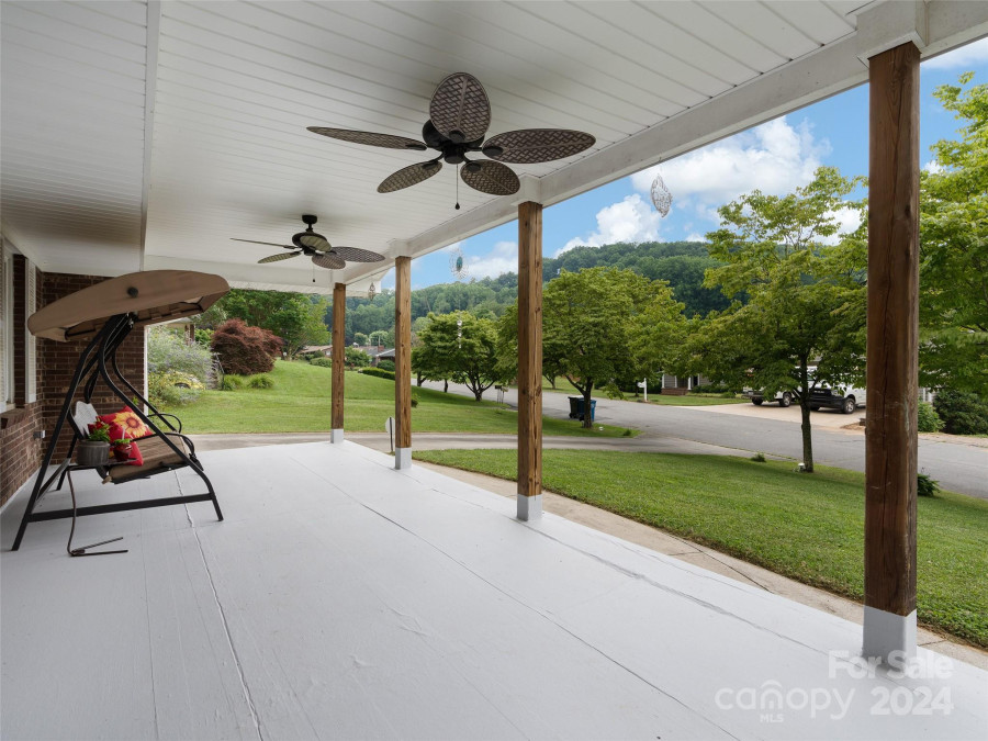 121 Auburn Park Dr Waynesville, NC 28786