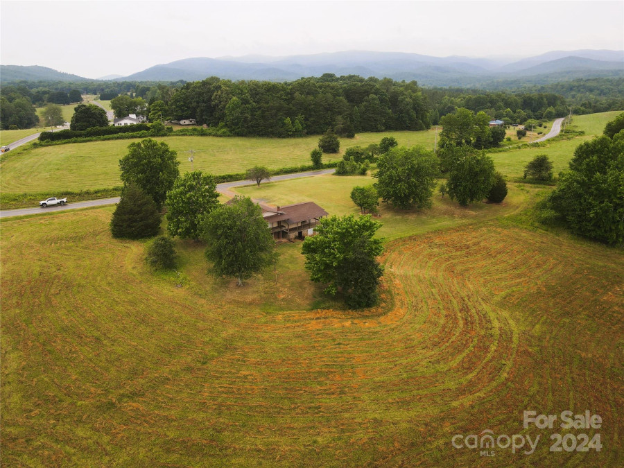 4967 Rhoney Rd Connelly Springs, NC 28612