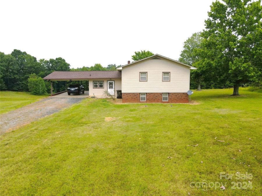 4967 Rhoney Rd Connelly Springs, NC 28612