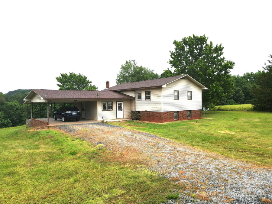 4967 Rhoney Rd Connelly Springs, NC 28612