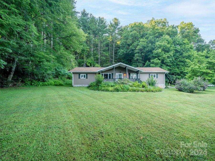 11 Floral Dr Pisgah Forest, NC 28768