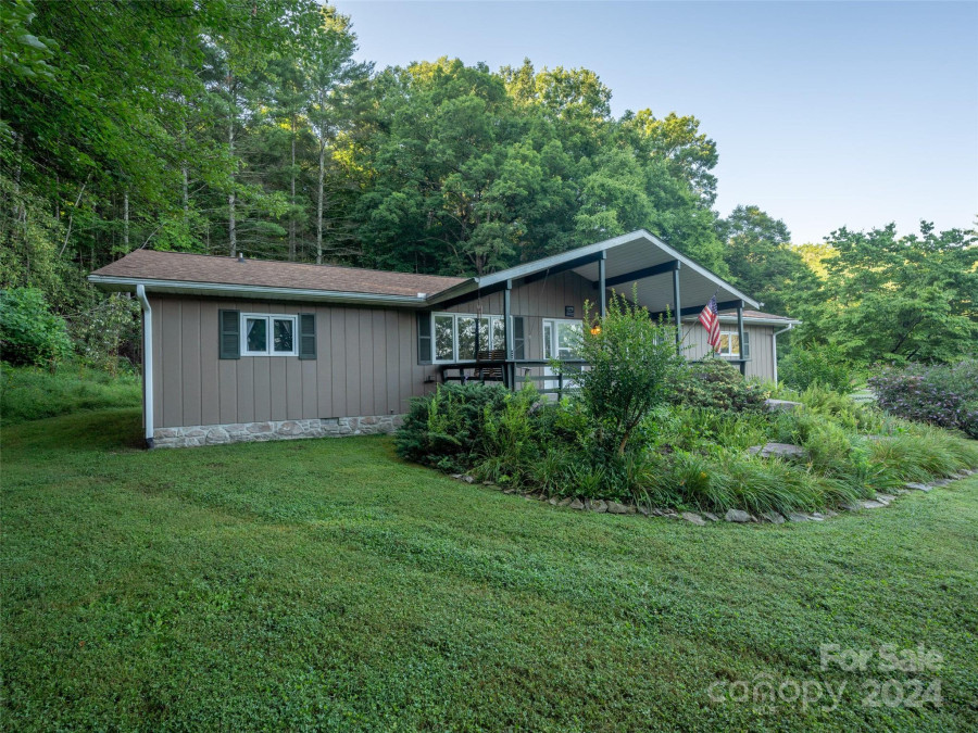 11 Floral Dr Pisgah Forest, NC 28768