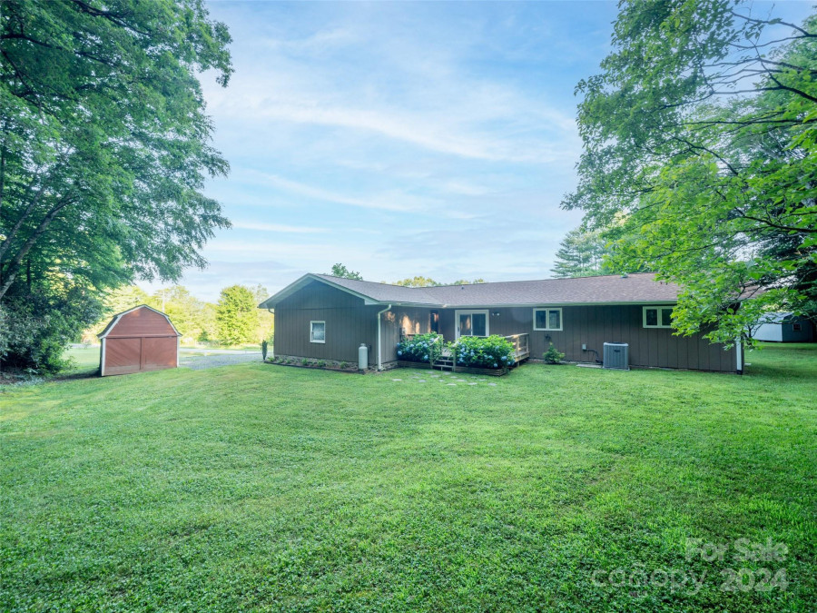 11 Floral Dr Pisgah Forest, NC 28768