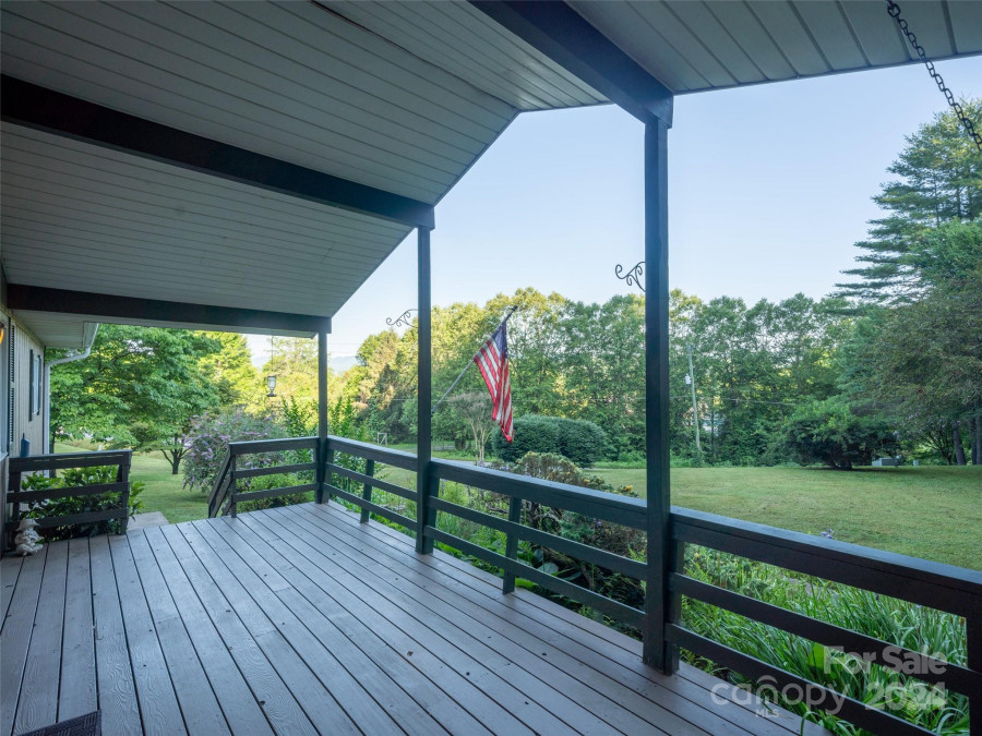 11 Floral Dr Pisgah Forest, NC 28768