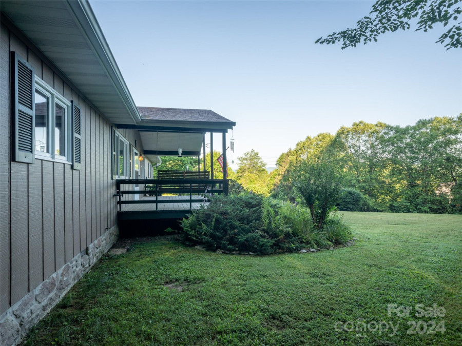 11 Floral Dr Pisgah Forest, NC 28768