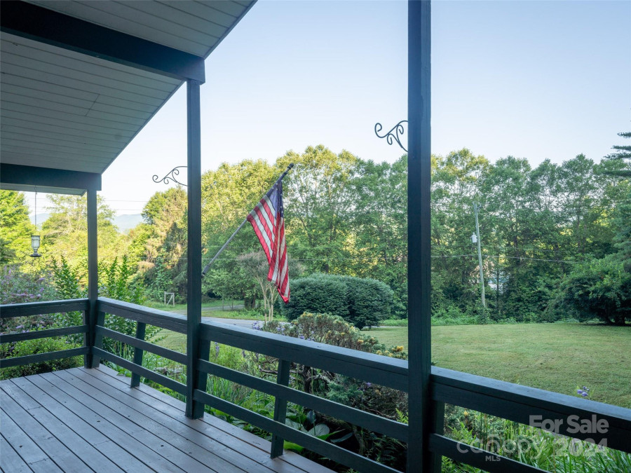 11 Floral Dr Pisgah Forest, NC 28768