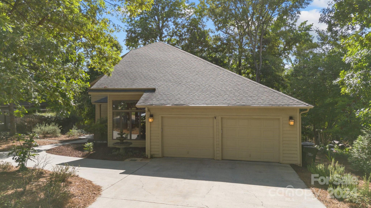 10034 Tepa Pl Tega Cay, SC 29708