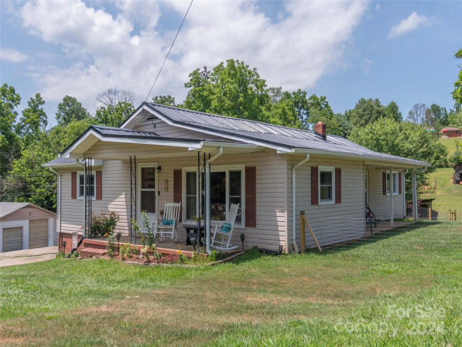 280 Mingus St Canton, NC 28716