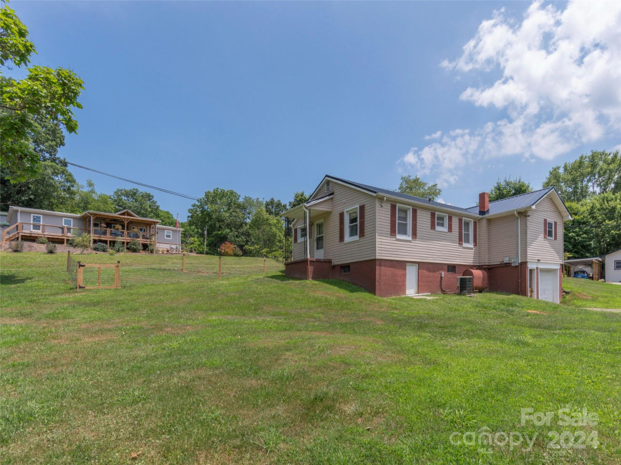 280 Mingus St Canton, NC 28716