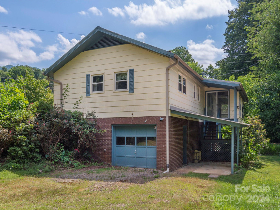 1618 Old Balsam Rd Waynesville, NC 28786