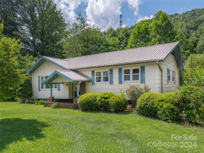 1618 Old Balsam Rd Waynesville, NC 28786