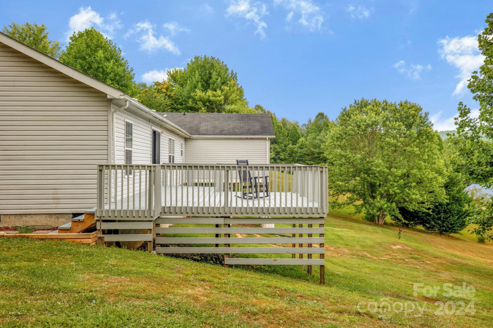 202 Peaceful Orchard Dr Hendersonville, NC 28792