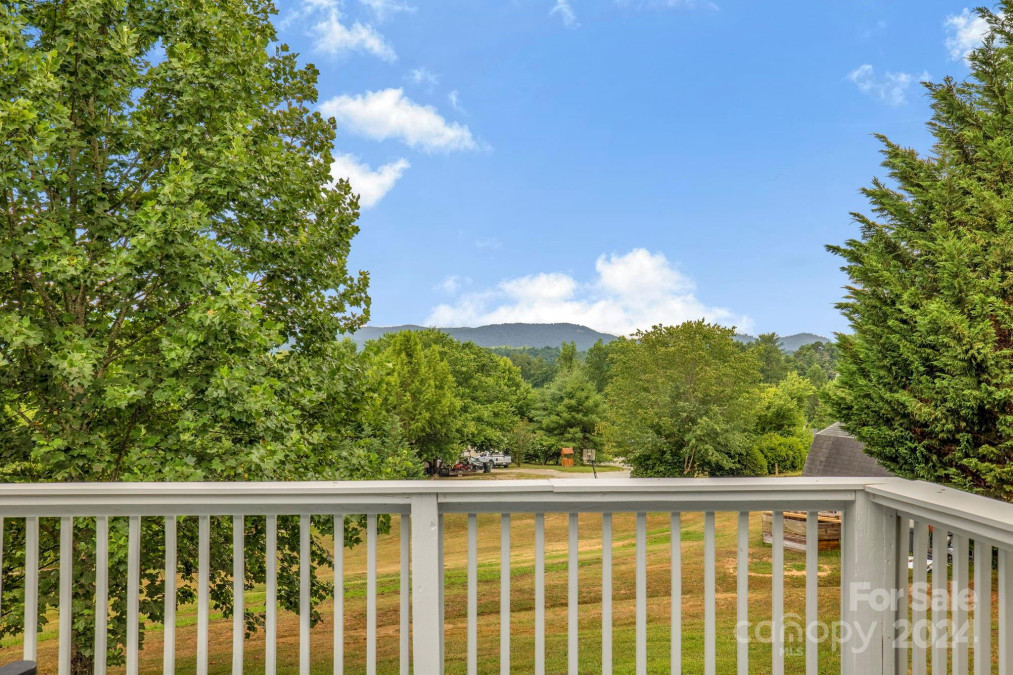 202 Peaceful Orchard Dr Hendersonville, NC 28792