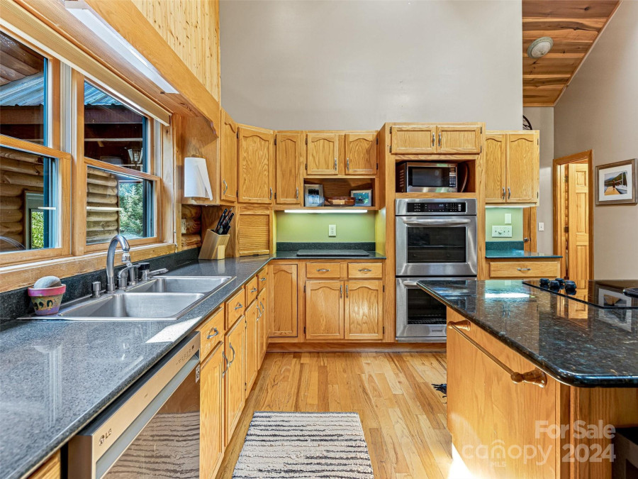 338 Fox Ridge Rd Lake Toxaway, NC 28747