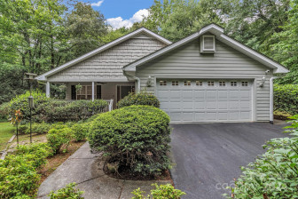 15 Hickory Court Ln Hendersonville, NC 28792