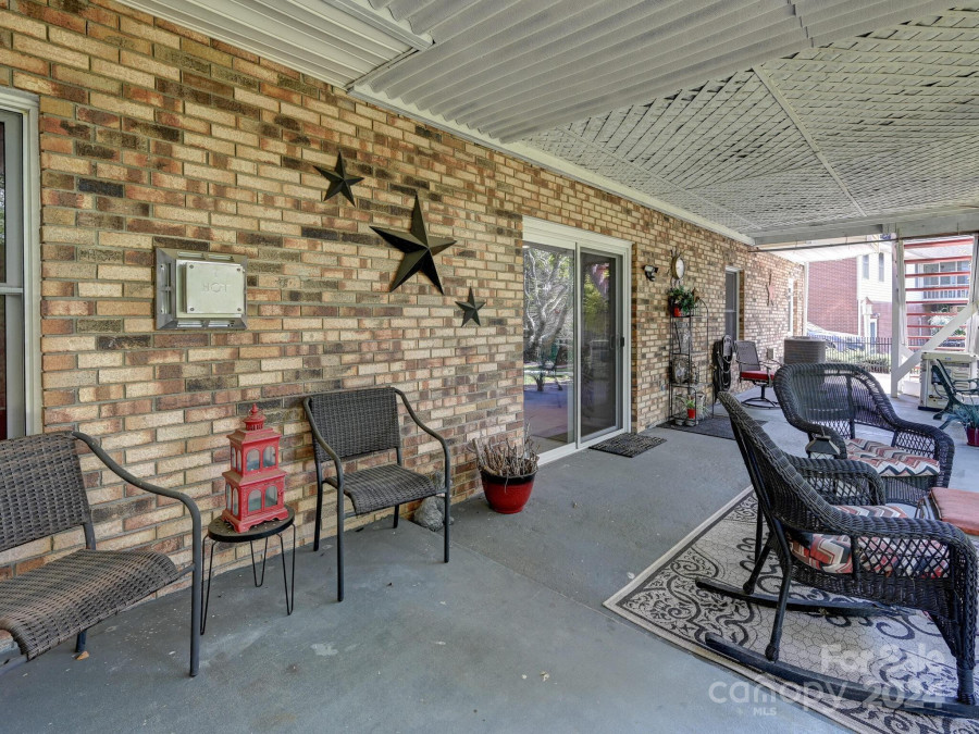 188 Mountain Valley Dr Hendersonville, NC 28739