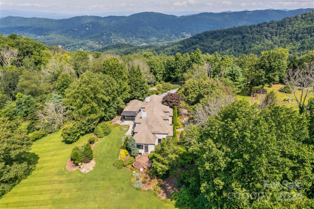 5 Meadow Ridge Dr Asheville, NC 28804