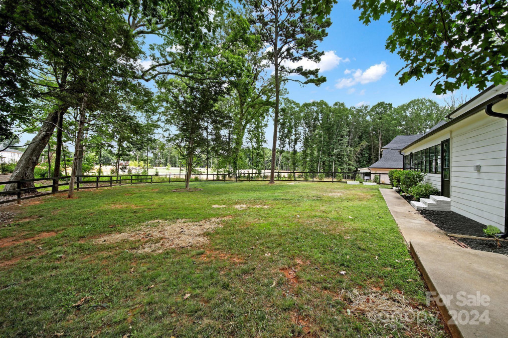 4000 Hoodridge Ln Mint Hill, NC 28227