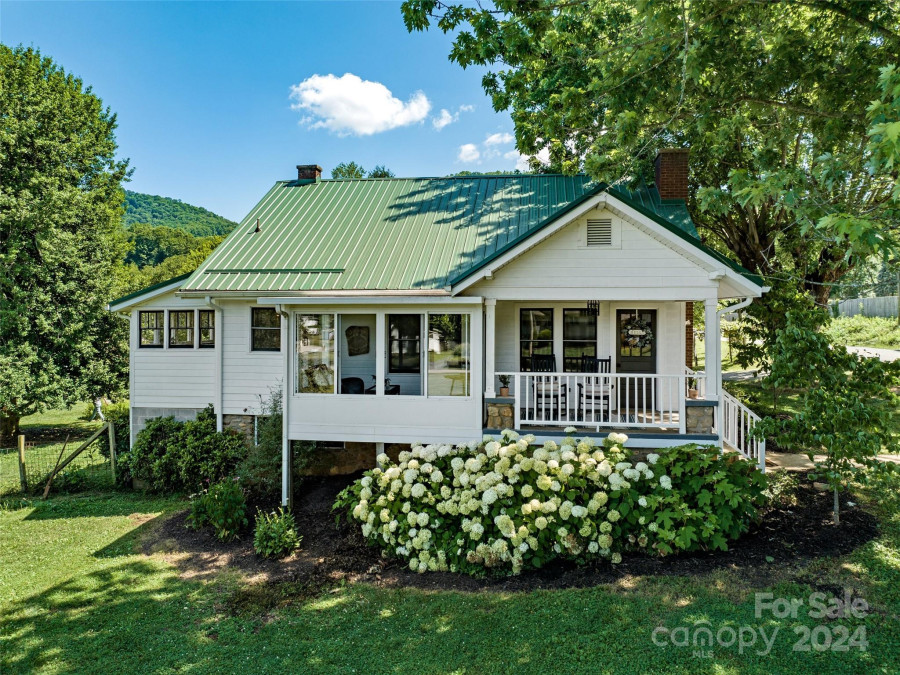 19 Pink Dogwood Ln Waynesville, NC 28786