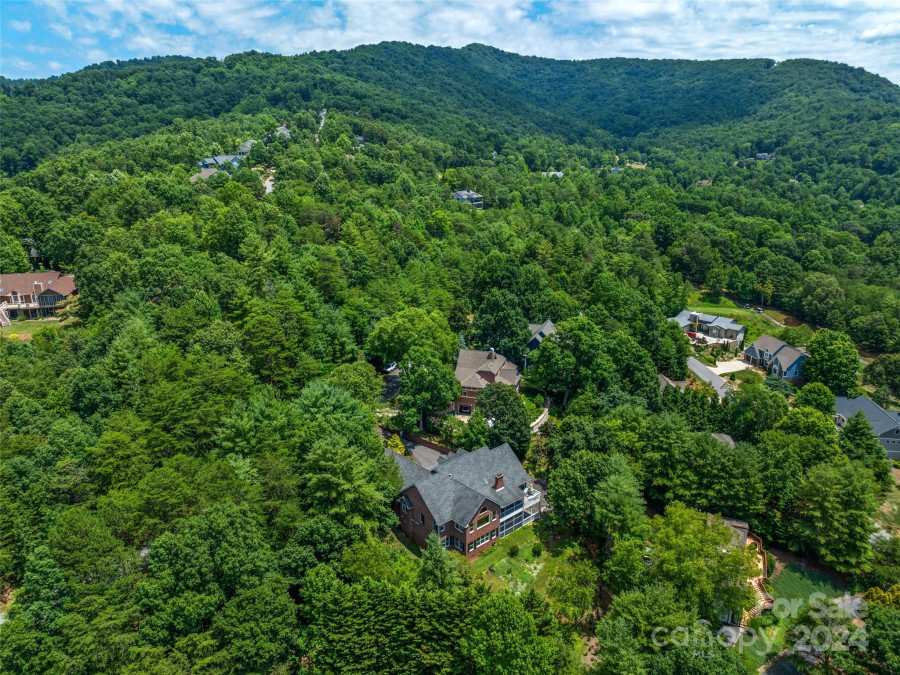 50 Hillcrest Dr Weaverville, NC 28787