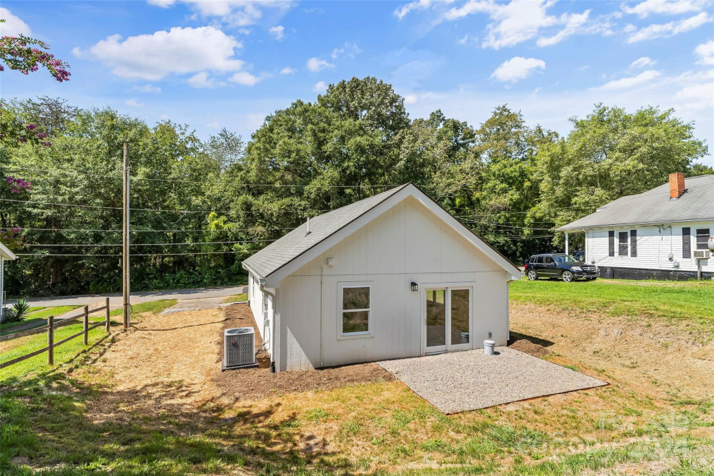 211 Hogan St Morganton, NC 28655