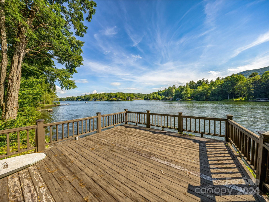 1957 Cold Mountain Rd Lake Toxaway, NC 28747