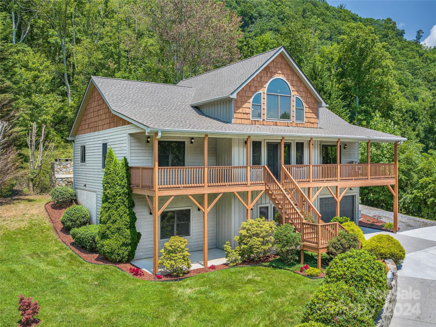 17 Constitution Ave Waynesville, NC 28785