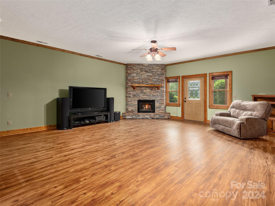 17 Constitution Ave Waynesville, NC 28785