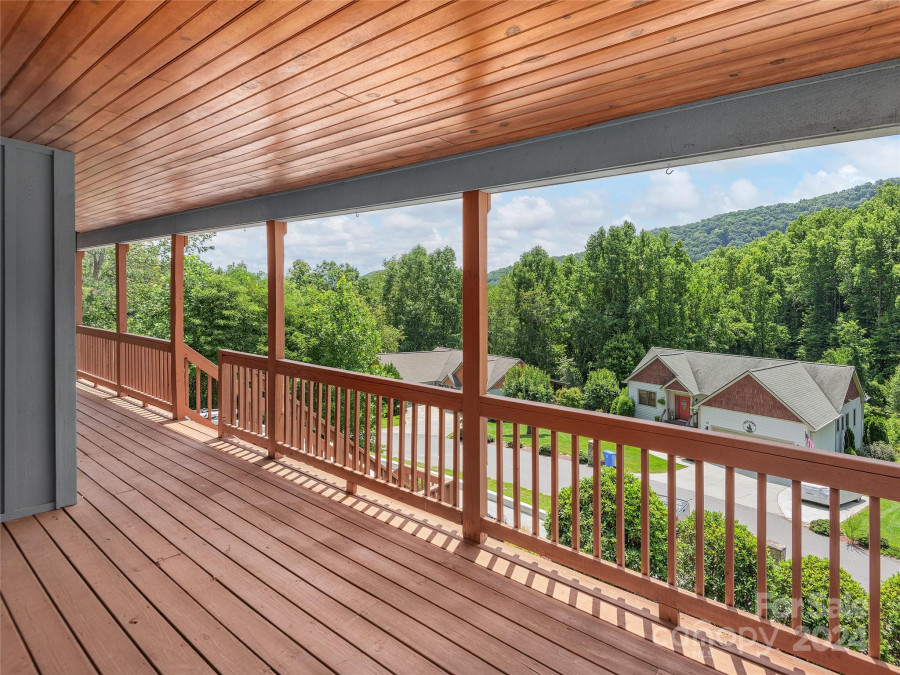 17 Constitution Ave Waynesville, NC 28785