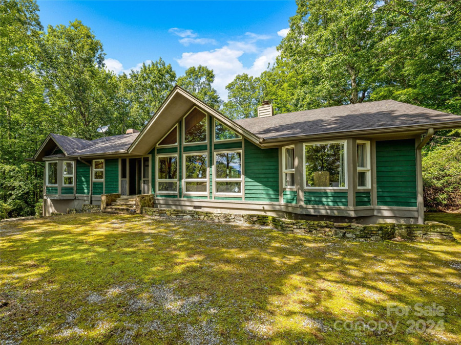 796 Hawk Mountain Rd Lake Toxaway, NC 28747