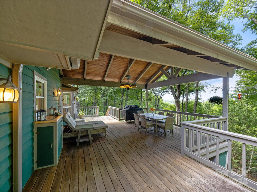 796 Hawk Mountain Rd Lake Toxaway, NC 28747