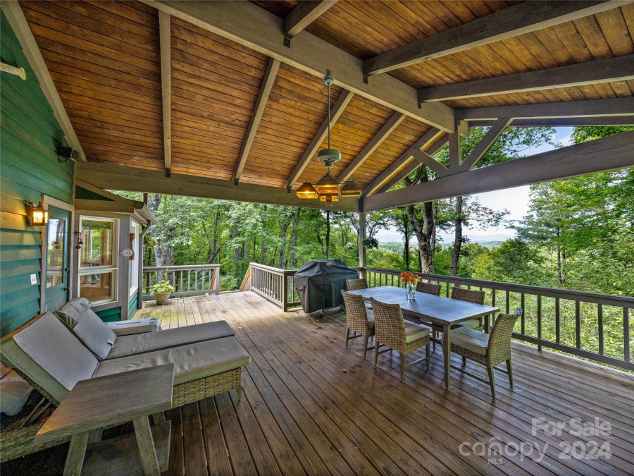 796 Hawk Mountain Rd Lake Toxaway, NC 28747