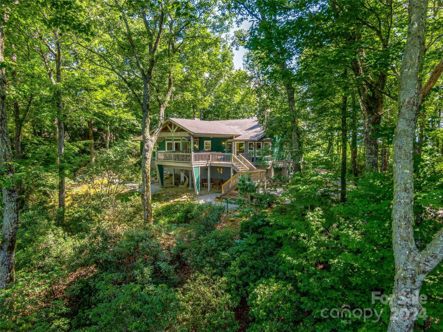 796 Hawk Mountain Rd Lake Toxaway, NC 28747