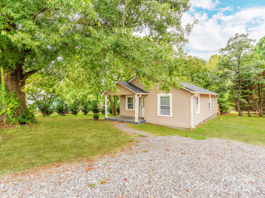 681 Hiddenite Church Rd Hiddenite, NC 28636