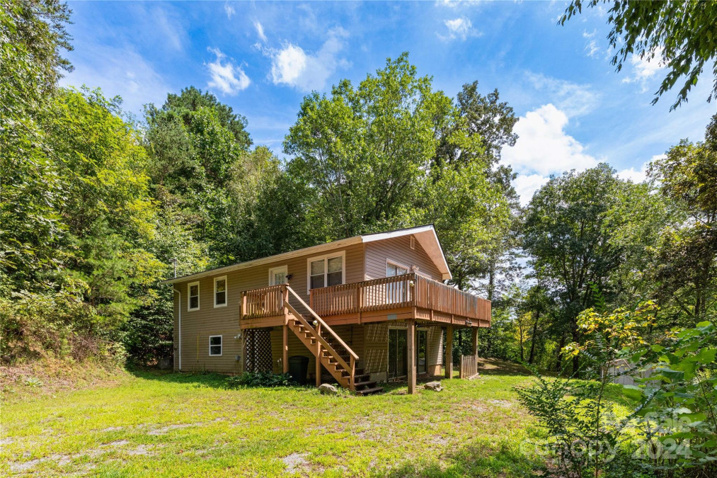 96 Rocky Bottom Ln Clyde, NC 28721