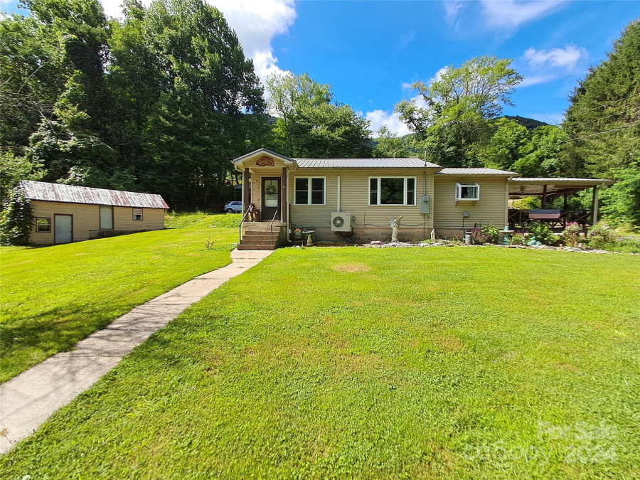 19 Lockman Rd Maggie Valley, NC 28751