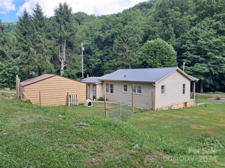 19 Lockman Rd Maggie Valley, NC 28751