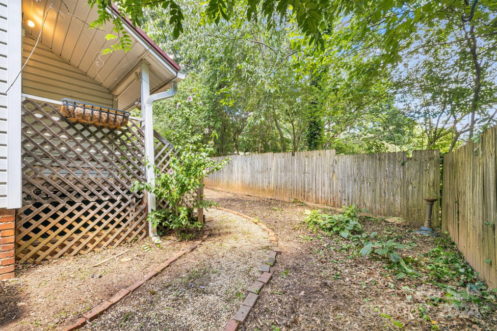 8 Trotter Pl Asheville, NC 28806