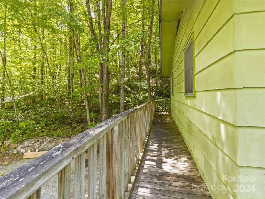 32 Apple Blossom Trl Hendersonville, NC 28792