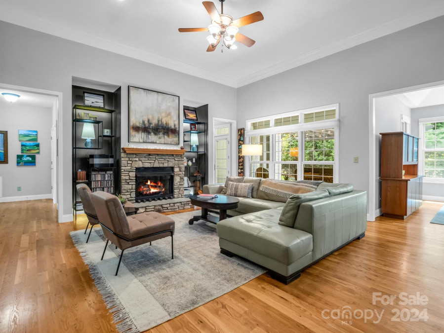 33 Willow Place Cir Hendersonville, NC 28739