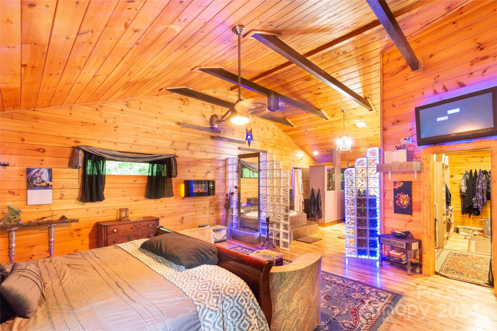 340 Henry Dingus Way Maggie Valley, NC 28751