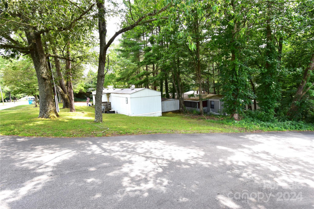 295 Asbury Rd Candler, NC 28715