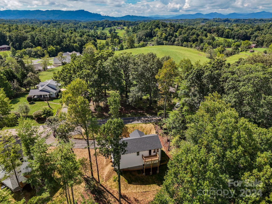 13 Greenridge Rd Weaverville, NC 28787