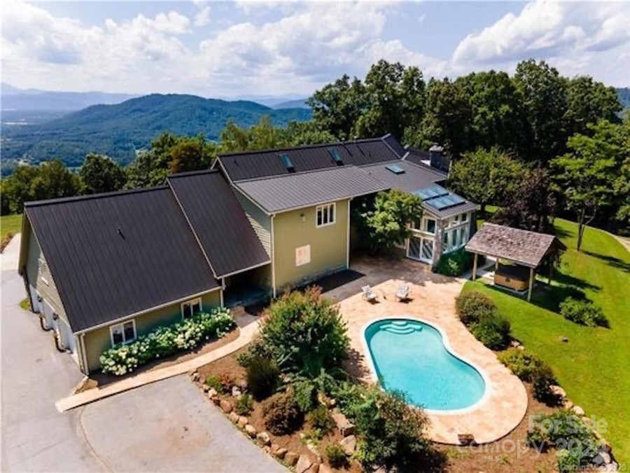 22 Vineyard Hill Dr Fletcher, NC 28732